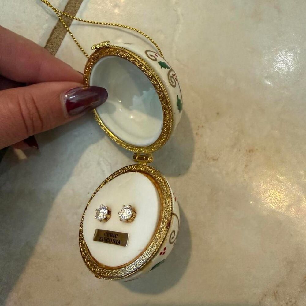 Avon Women's White and Gold Jewellery